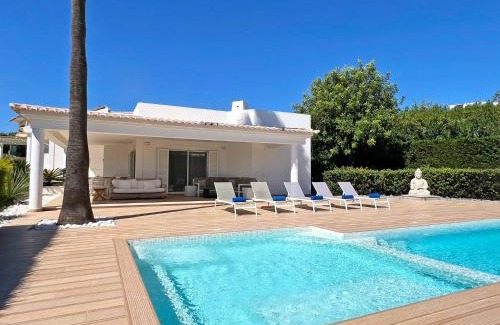 Alpouvar Villa | Stunning 4-Bedroom Villa With Pool - Perfect For Families