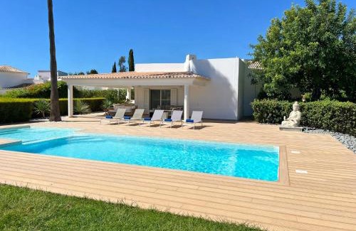 Alpouvar Villa | Stunning 4-Bedroom Villa With Pool - Perfect For Families