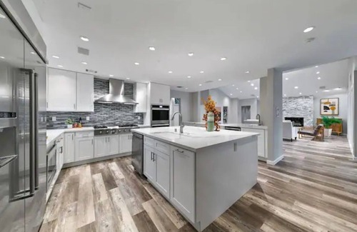 Houston Villa | Stunning 4 beds/4.5 baths Villa with pool