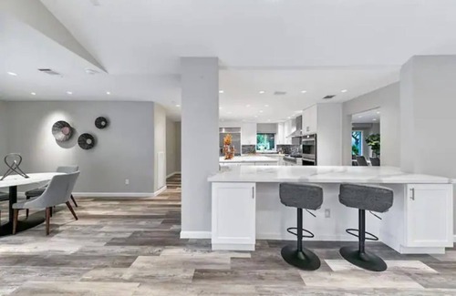 Houston Villa | Stunning 4 beds/4.5 baths Villa with pool