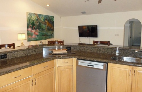Greenview Shores House | Stunning 4 BR Pool Home Close to Horse Shows and Polo! Weekly rental.