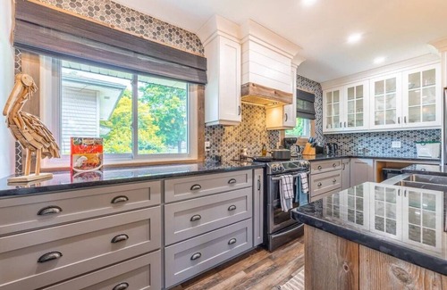 Port Weller West House | Stunning 4BD Home Near Sunset Beach - Patio - BBQ