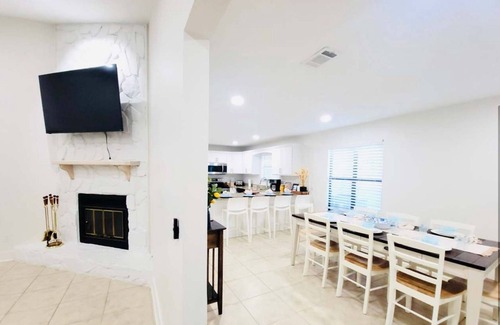 Thomas Drive House | Stunning 4BD Jacuzzi - 4 Min To Beach Panama City