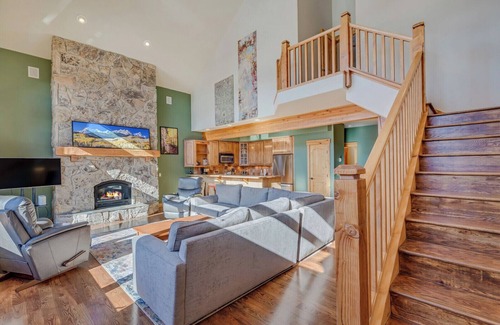 Steamboat Springs House | Stunning 4BD 4BA Townhome Near the Slopes 1039