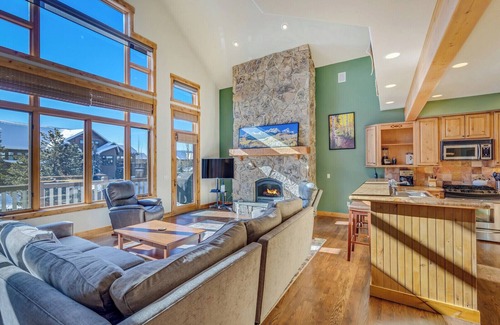 Steamboat Springs House | Stunning 4BD 4BA Townhome Near the Slopes 1039