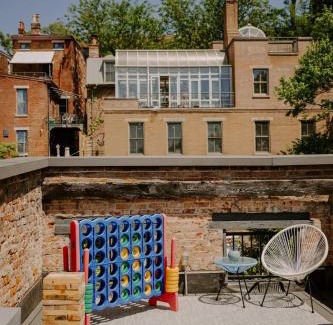 Mount Auburn House | Stunning 4BR Townhome Rooftop City Views