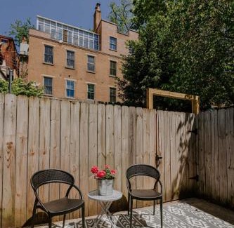 Mount Auburn House | Stunning 4BR Townhome Rooftop City Views