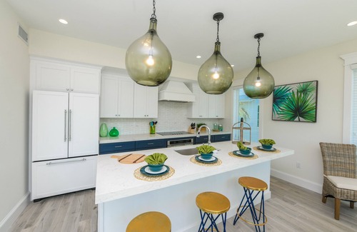 Anna Maria House | Stunning 5 Bedroom Luxury Home, Pool and Spa, Beach Views! - Coastal Queen