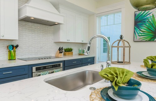 Anna Maria House | Stunning 5 Bedroom Luxury Home, Pool and Spa, Beach Views! - Coastal Queen