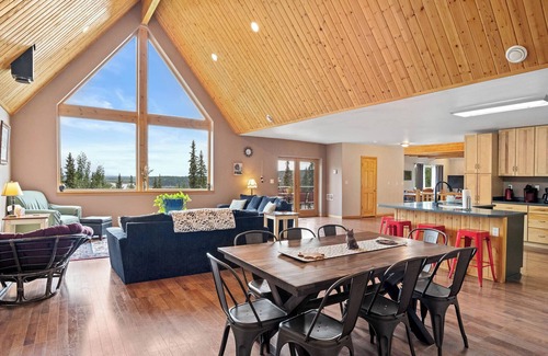 Fairbanks House | 🦊Stunning 5 bedroom view home at Fox Den