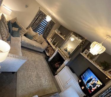 Pershore House | Stunning 5 Bedroom Victorian home with optional hot tub
