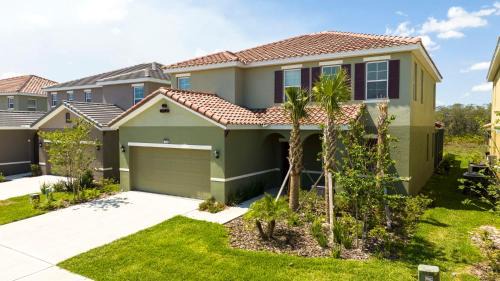 Loughman House | Stunning 5Bd w/Pool Close to Disney @ Solterra 7829