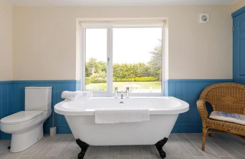 Chichester House | Stunning 5BR Home with Pool - 5 min to Beach