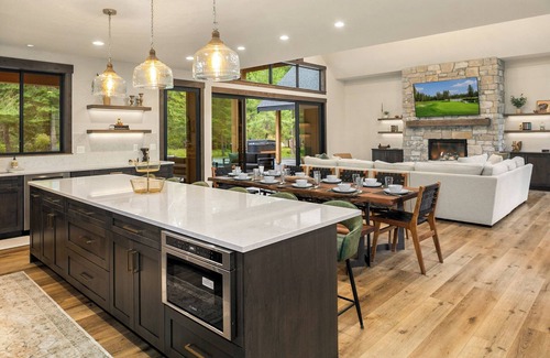 Ronald House | Stunning 5BR Home with Private Pool*Garage Game Room*Private Hot Tub!