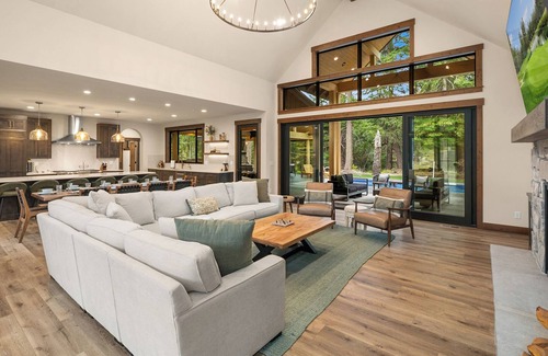 Ronald House | Stunning 5BR Home with Private Pool*Garage Game Room*Private Hot Tub!