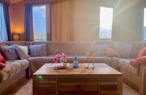 Scratby Other | Stunning 6 Berth Caravan For Hire In Norfolk, Close To The Beach, Ref 19129S