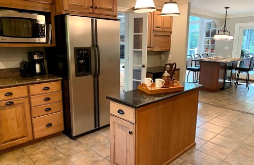 West Hartford House | Stunning 6 BR/4.5 BA with 7-person hot tub, pool table and EV charger