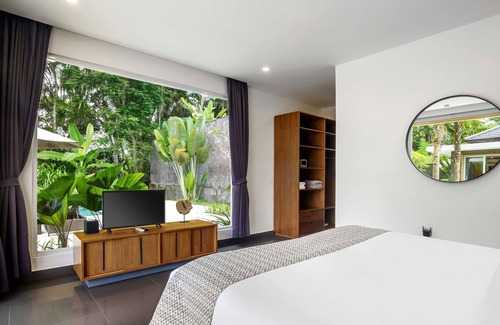 Kutuh Kaja Villa | Stunning 6 BR Paradise w Infinity Pool Jungle View