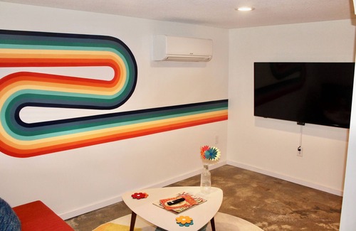 Brentwood-Darlington Apartment | Stunning '60-'70s Retro Appartment