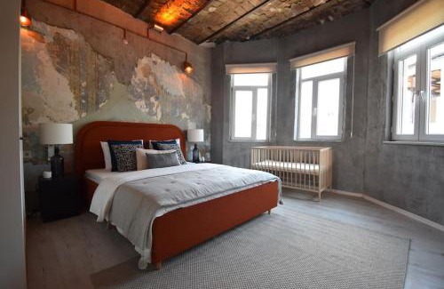 Balat Villa | Stunning 6BR 4Bath near Tram