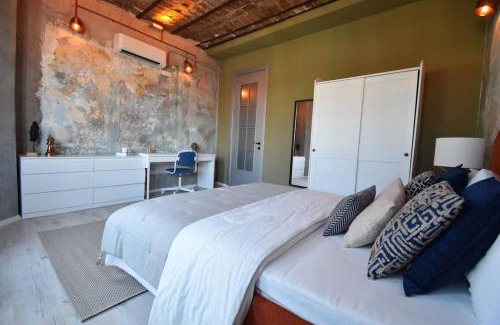 Balat Villa | Stunning 6BR 4Bath near Tram