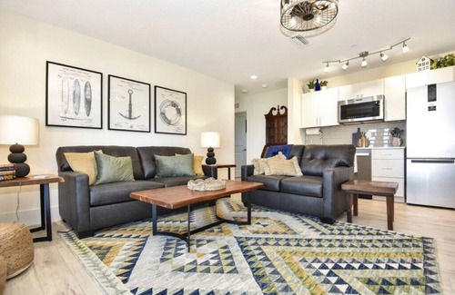 Painters Hill House | Stunning 7BR Oceanfront Home, Perfect for Groups