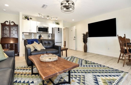 Painters Hill House | Stunning 7BR Oceanfront Home, Perfect for Groups