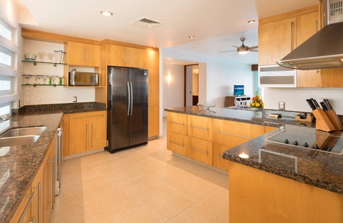 Zona Hotelera Norte Condo | Stunning 7th floor condo, Excellent Snorkeling, Fantastic Oceanfront terrace!