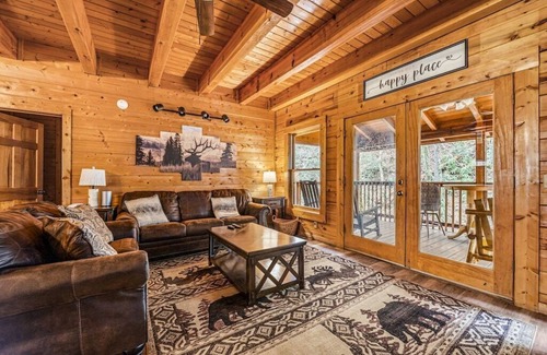 Gatlinburg - Pigeon Forge Cabin | Stunning 8 BDRM Lodge! -HOT TUB -FIRE PIT -GAME ROOM