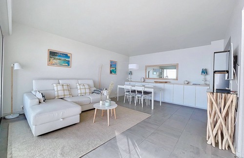 Cap-d'Antibes Apartment | Stunning Air-Conditioned Apartment with Sea View, Parking, and Terrace in Antibes