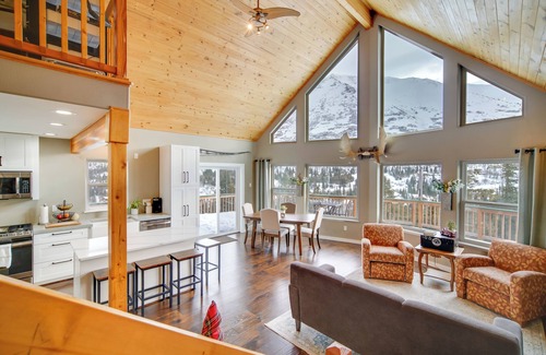 Eagle River House | Stunning Alaskan Getaway w/River & Mtn Views