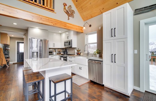 Eagle River House | Stunning Alaskan Getaway w/River & Mtn Views