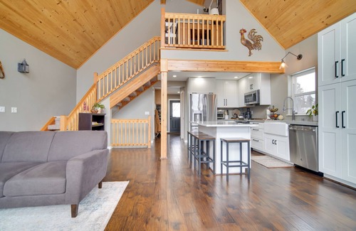 Eagle River House | Stunning Alaskan Getaway w/River & Mtn Views
