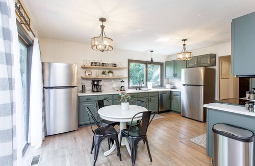 Massanutten House | Stunning and Expansive 15 bedrooms Situated Close to Ski Slopes