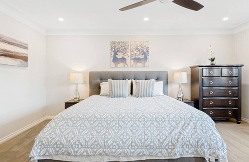 Queensborough House | Stunning and Spacious 6-Bedroom Retreat w/ Jacuzzi