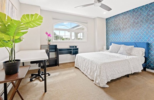 Queensborough House | Stunning and Spacious 6-Bedroom Retreat w/ Jacuzzi
