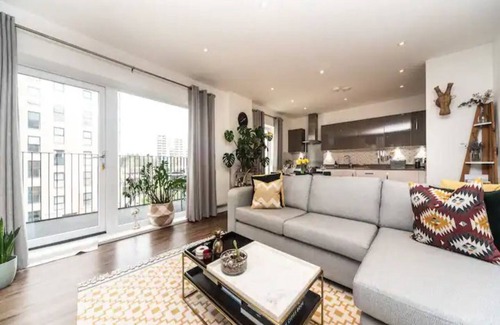 Woolwich Apartment | Stunning and Stylish Flat Mins From Central London | Pass the Keys