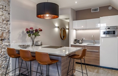 Cannes City Centre Apartment | STUNNING APART ❤️ BEACHES, SHOPS & PALAIS at YOUR DOORSTEPS! By TOTOLULUCANNES