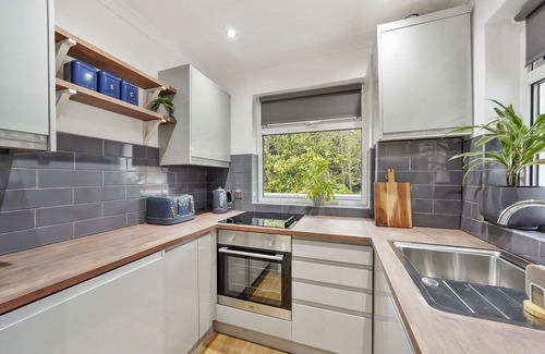 Maidstone Apartment | Stunning Apartment Near the Heath With Free Parking & Wifi