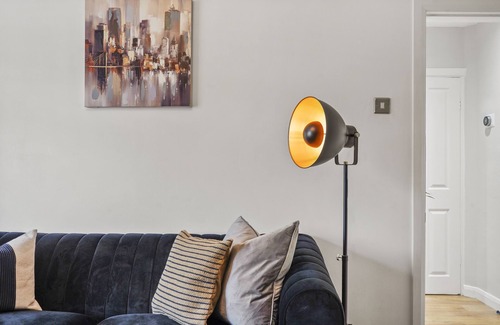 Maidstone Apartment | Stunning Apartment Near the Heath With Free Parking & Wifi