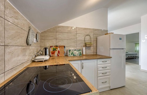 Veli Losinj Apartment | Stunning apartment in Veli Losinj with WiFi
