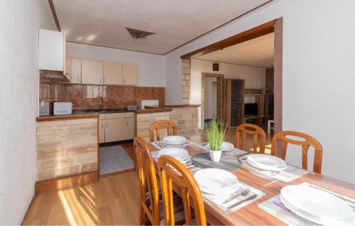 Gornji Karin Apartment | Stunning Apartment In Gornji Karin