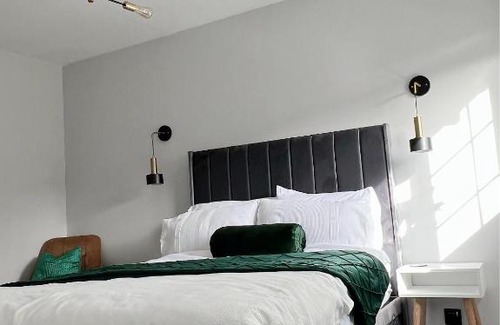 Custom House House | Stunning apartment in Beckton with Private Entrance