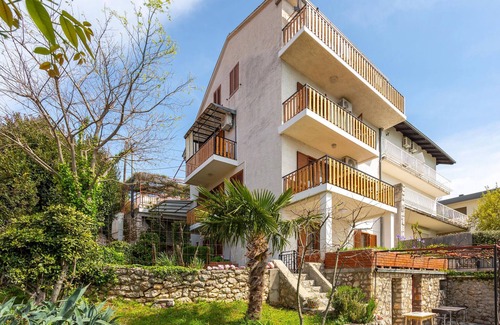 Dramalj Apartment | Stunning apartment in Dramalj with WiFi