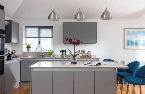 Mylor Churchtown Apartment | Stunning apartment in Falmouth, 2 beds, 2 baths, sea view