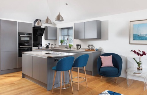 Mylor Churchtown Apartment | Stunning apartment in Falmouth, 2 beds, 2 baths, sea view