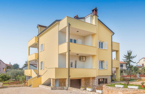 Lovrecica Apartment | Stunning apartment in Lovrecica