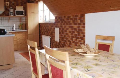 Roggentin Apartment | Stunning Apartment In Mirow Ot Qualzow