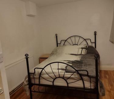 Tottenham Apartment | Stunning apartment private garden