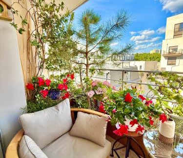 Epinettes Apartment | Stunning apartment with balcony to visit Paris
